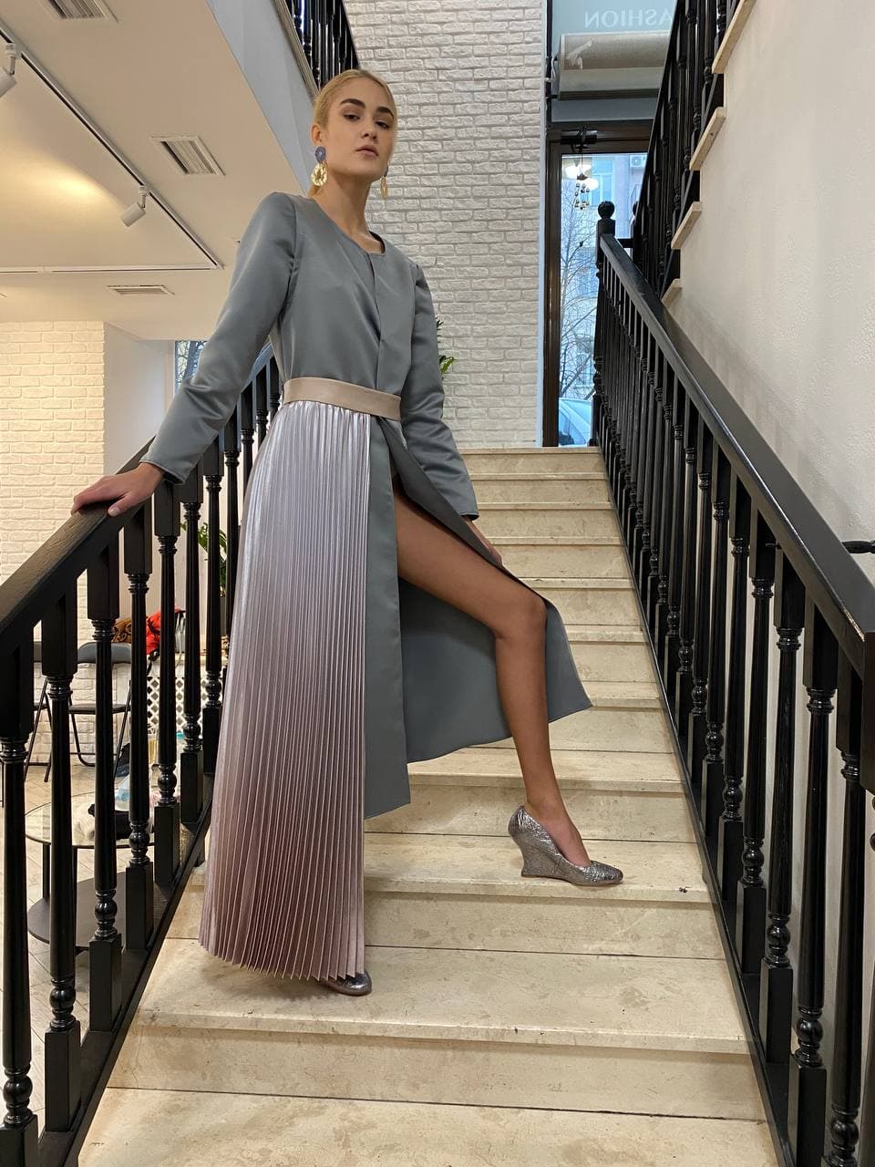 Evening look with a grey coat dress and pleated metallic skirt